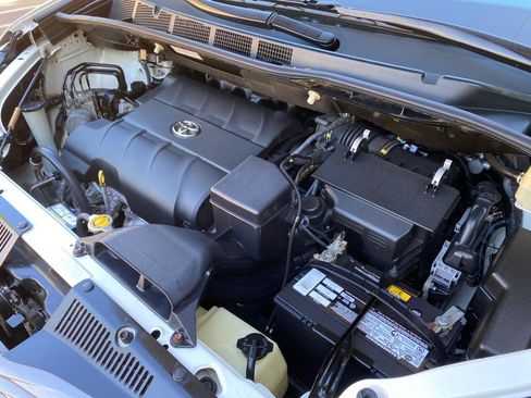 Used 2015 Toyota Sienna XLE Premium FWD image 16