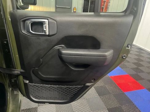 Used 2024 Jeep Wrangler Unlimited w/ Convenience Group AWD/4WD image 15