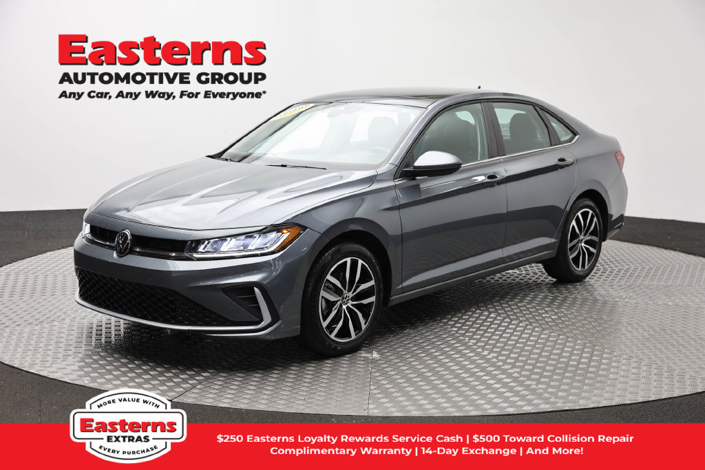 Used 2025 Volkswagen Jetta SE FWD image 1