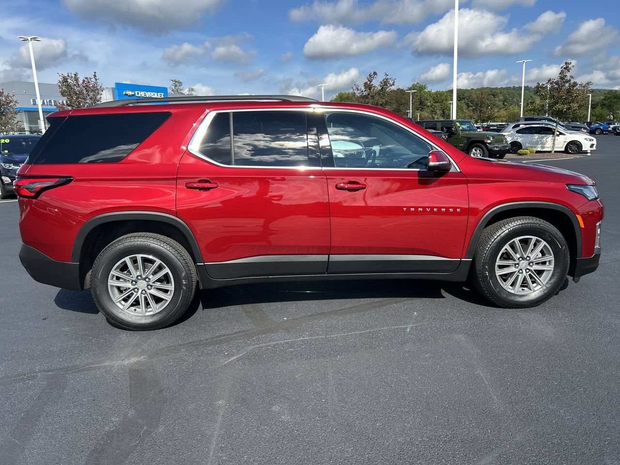 Used 2023 Chevrolet Traverse LT AWD/4WD image 8