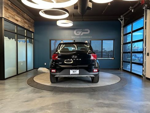 Used 2021 Hyundai Venue SEL w/ Cargo Package FWD image 4