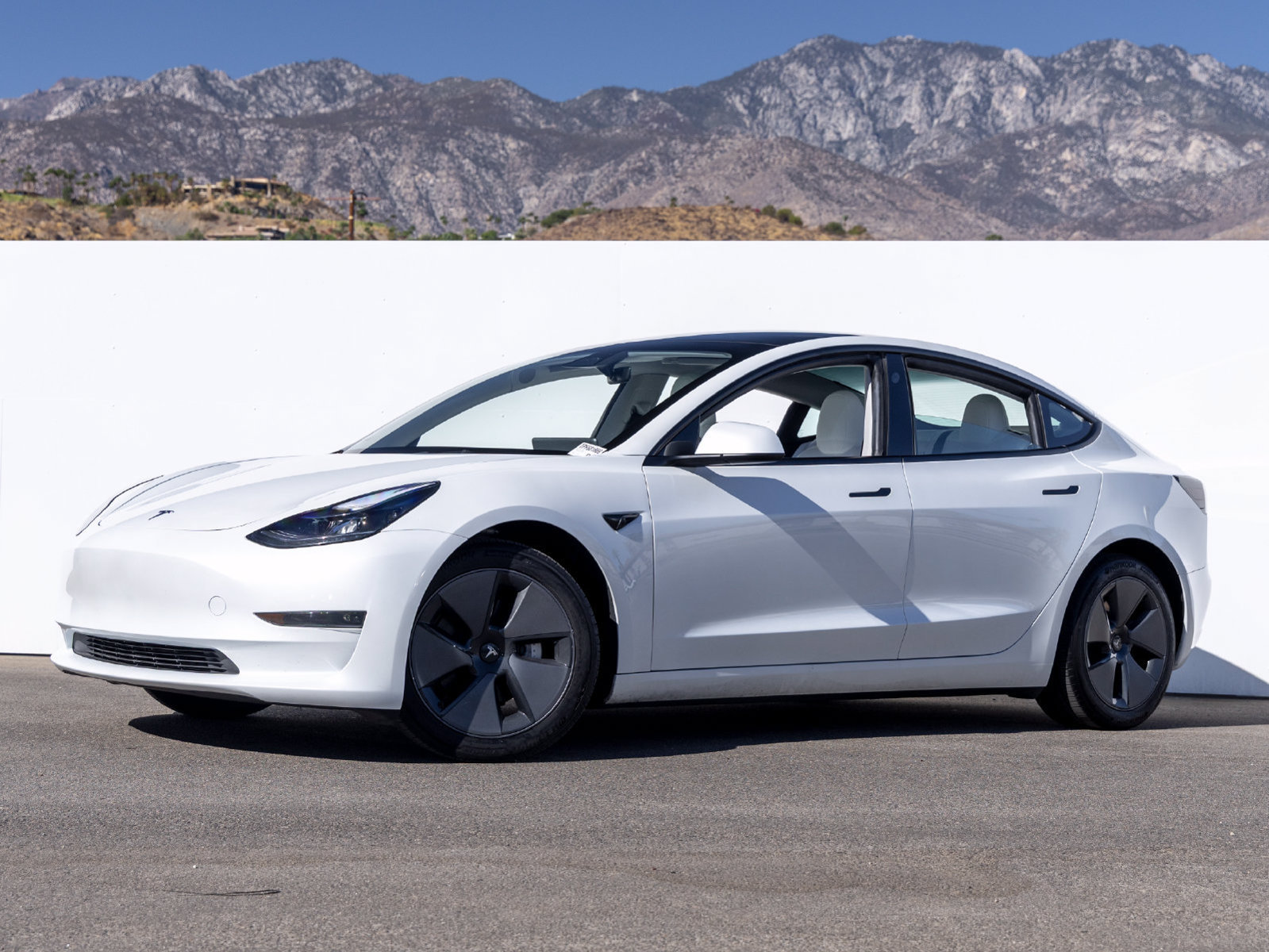 Used 2023 Tesla Model 3 Standard Range RWD image 1