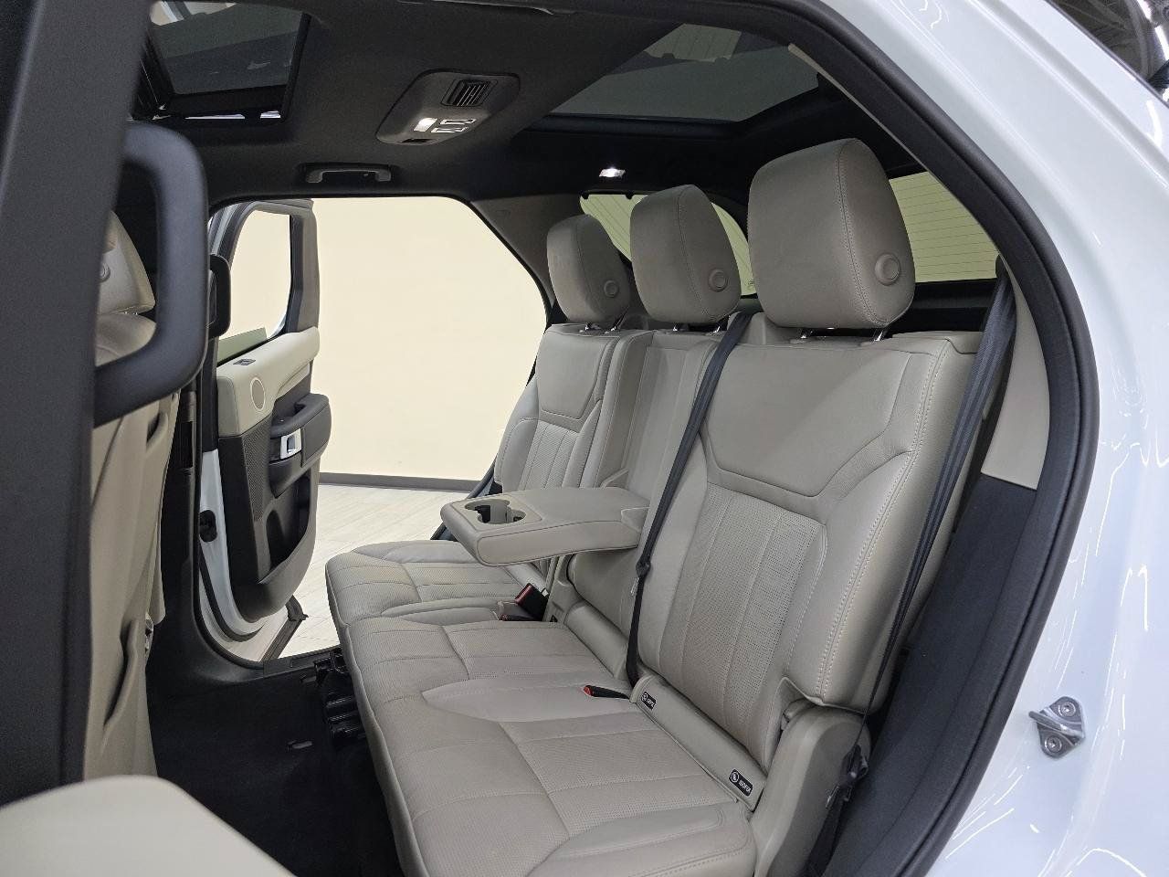 Used 2019 Land Rover Discovery SE AWD/4WD image 26