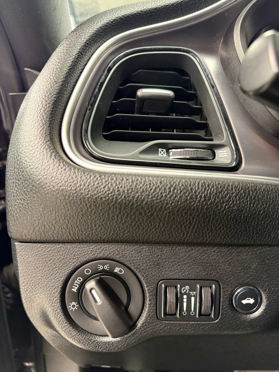 Used 2016 Dodge Challenger SXT RWD image 19