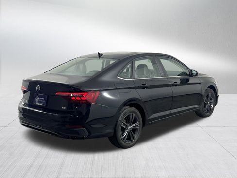 Certified 2023 Volkswagen Jetta SE w/ Panoramic Sunroof Package image 7