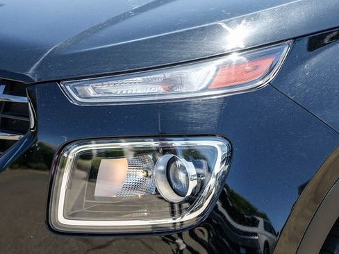 Certified 2024 Hyundai Venue SEL FWD image 8