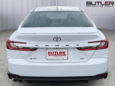 New 2026 Toyota Camry SE FWD image 5
