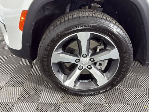 Used 2022 Jeep Grand Cherokee Limited 4xe w/ Luxury Tech Group II AWD/4WD image 15
