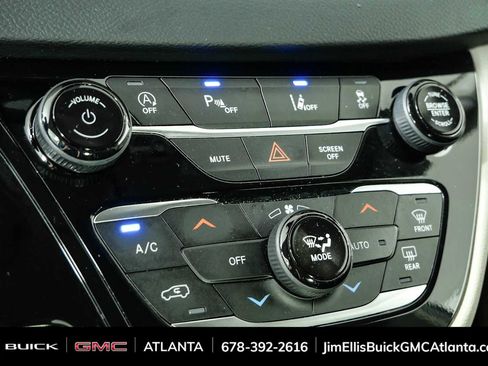 Used 2024 Chrysler Pacifica Touring-L FWD image 15