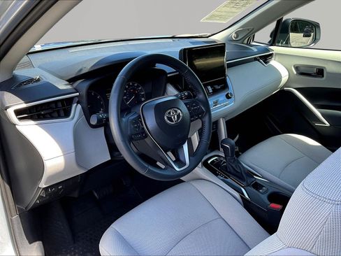 Used 2025 Toyota Corolla Cross LE w/ Moonroof Package AWD/4WD image 17