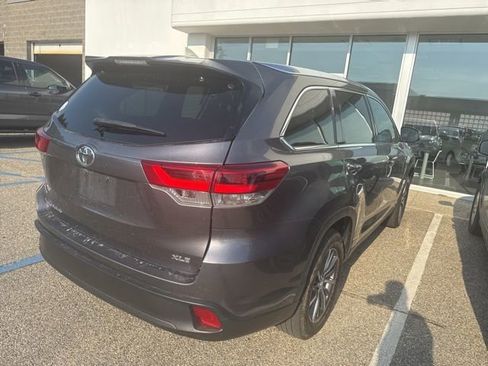 Used 2019 Toyota Highlander XLE FWD image 5