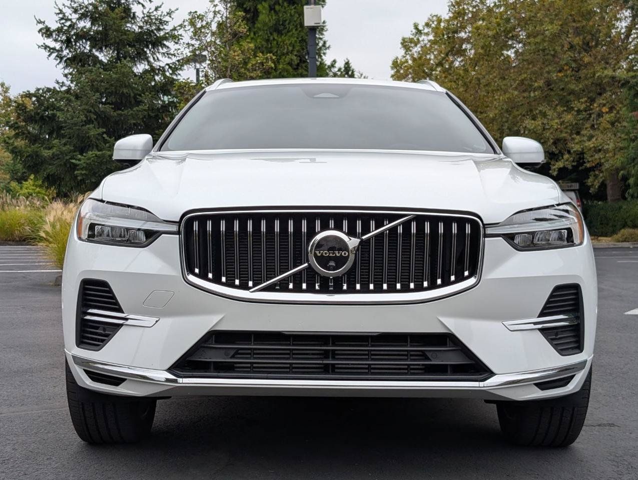 Used 2022 Volvo XC60 T8 Inscription w/ Advanced Package AWD/4WD image 2