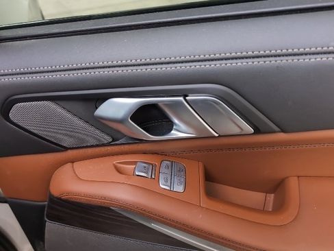 Certified 2024 BMW X7 xDrive40i w/ M Sport Package image 25