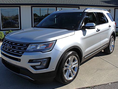 Used 2016 Ford Explorer Limited w/ Equipment Group 301A AWD/4WD image 34