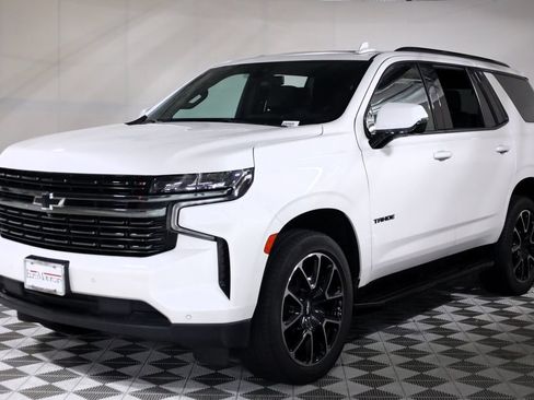 Used 2021 Chevrolet Tahoe RST w/ Luxury Package AWD/4WD image 3