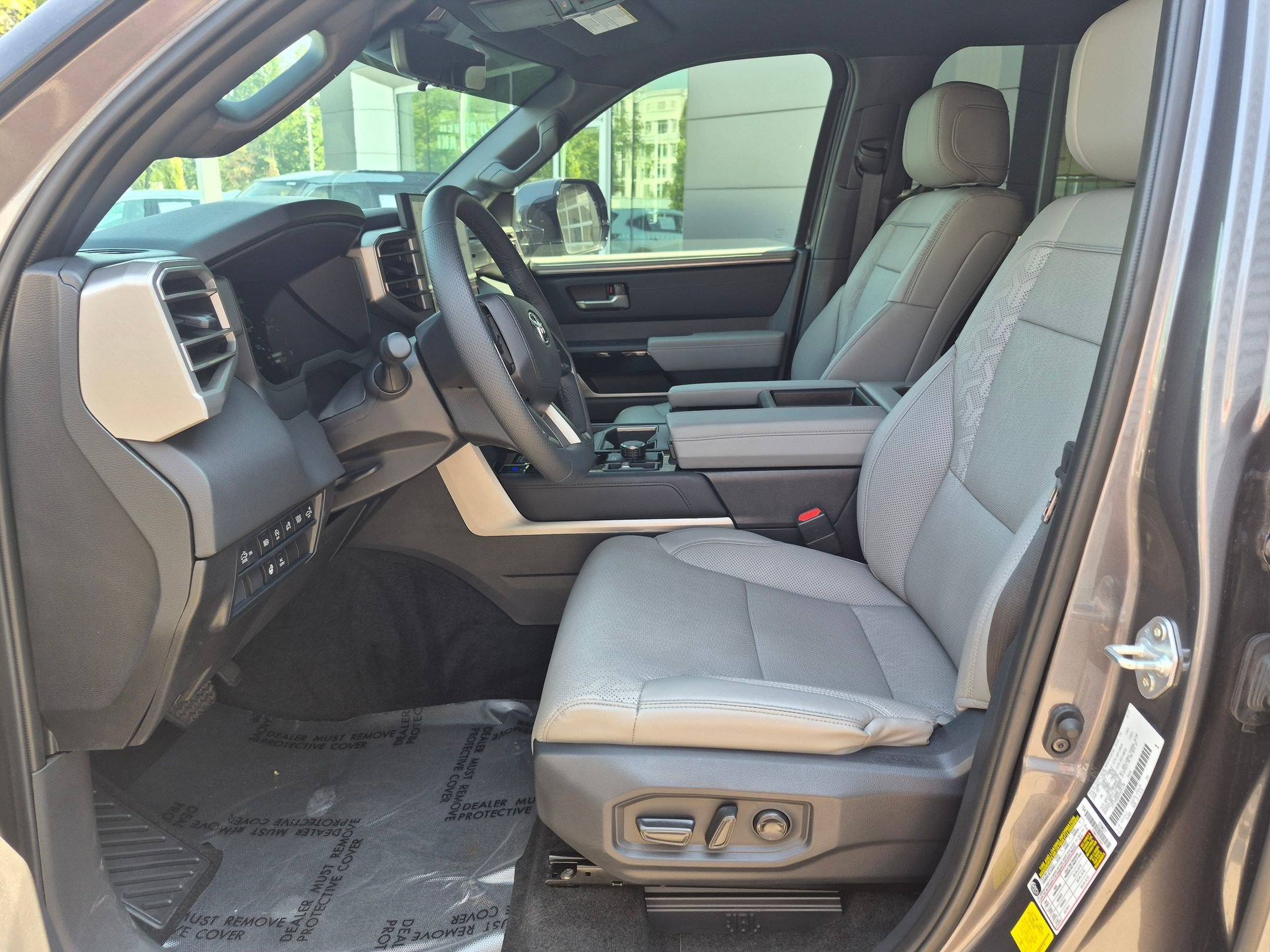 Used 2025 Toyota Tundra Limited AWD/4WD image 14