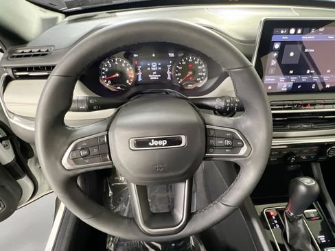 Used 2024 Jeep Compass Limited image 11