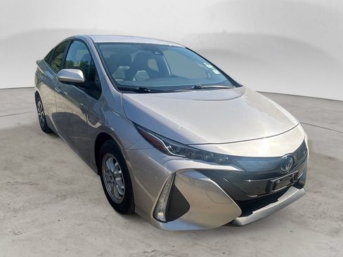 Used 2021 Toyota Prius Prime XLE FWD image 7