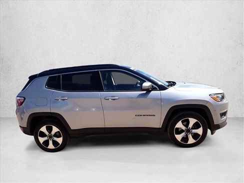 Used 2018 Jeep Compass Latitude w/ Popular Equipment Group AWD/4WD image 5