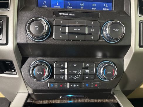 Used 2021 Ford F350 Lariat w/ Lariat Value Package AWD/4WD image 18