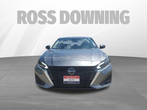 Used 2024 Nissan Altima 2.5 SV FWD image 2