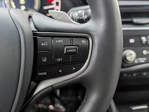 Certified 2025 Lexus ES 300h w/ Premium Package image 23