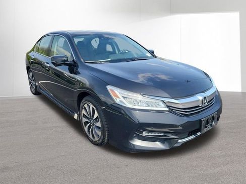 Used 2017 Honda Accord Touring image 12