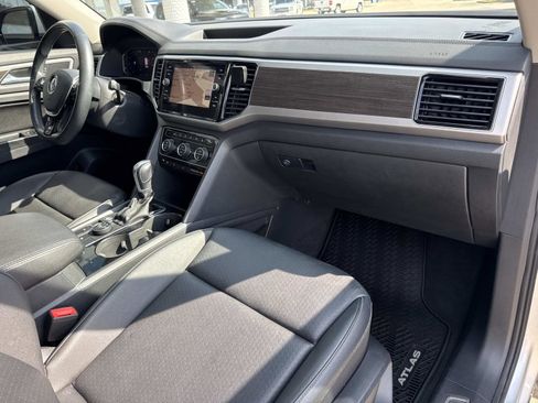 Used 2019 Volkswagen Atlas SEL R-Line AWD/4WD image 13