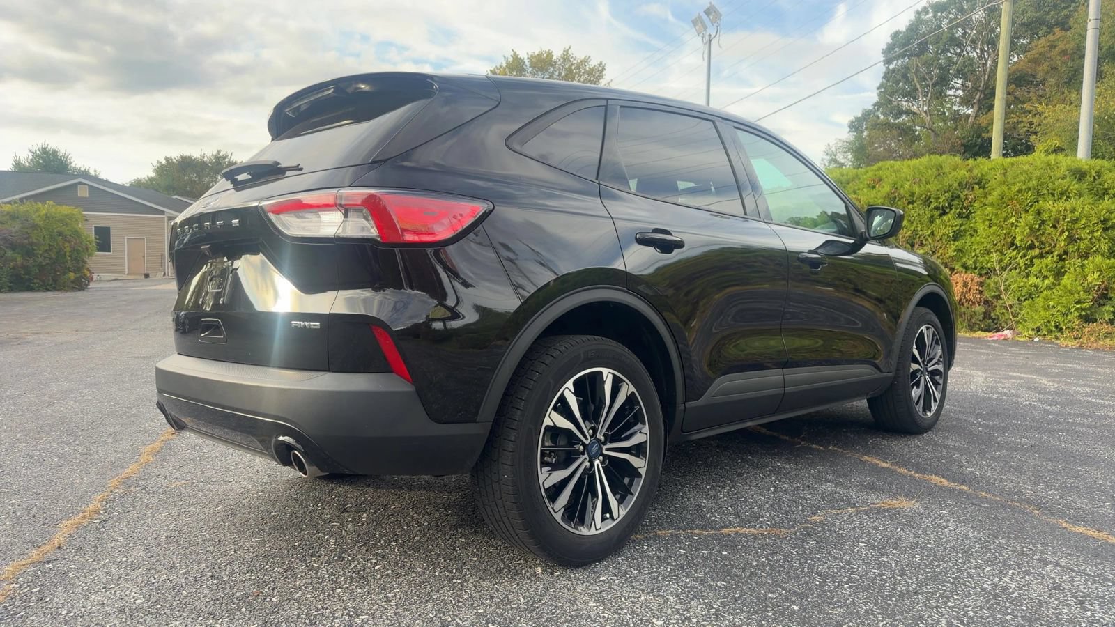 Used 2022 Ford Escape SE w/ SE Sport Appearance Package AWD/4WD image 4