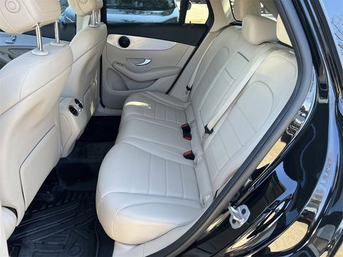 Used 2022 Mercedes-Benz GLC 300 image 26