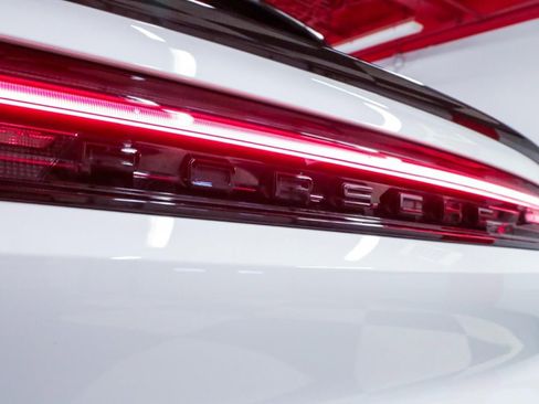 Used 2025 Porsche Cayenne Coupe image 32