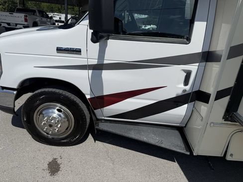 Used 2017 Ford E-450 and Econoline 450 Super Duty w/ Motorhome Prep Package RWD image 24
