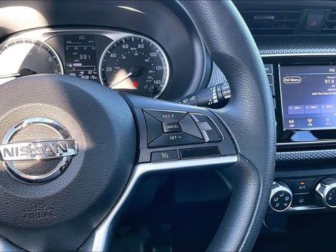 Used 2019 Nissan Kicks S image 11