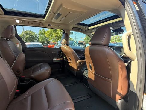 Used 2020 Toyota Sienna Limited Premium AWD/4WD image 11