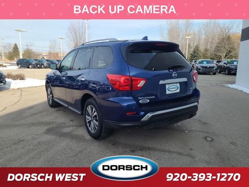 Used 2020 Nissan Pathfinder SV image 3