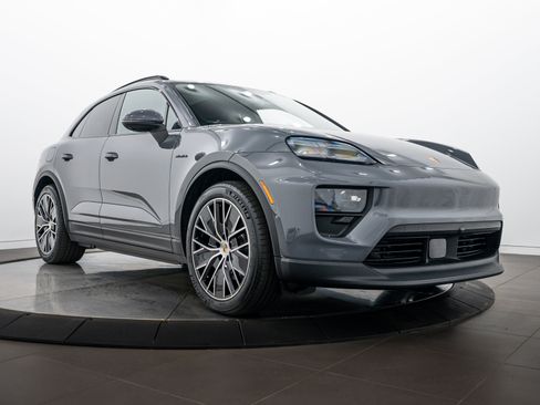 Certified 2025 Porsche Macan 4S Electric AWD/4WD image 9