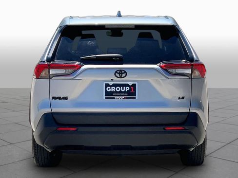 Used 2022 Toyota RAV4 LE FWD image 5