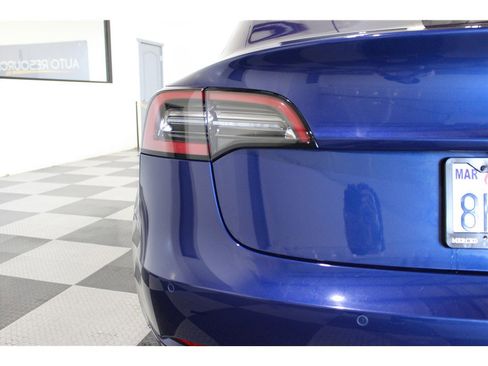 Used 2019 Tesla Model 3 Standard Range Plus image 10