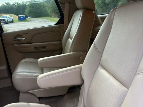Used 2011 Cadillac Escalade Premium AWD/4WD image 44