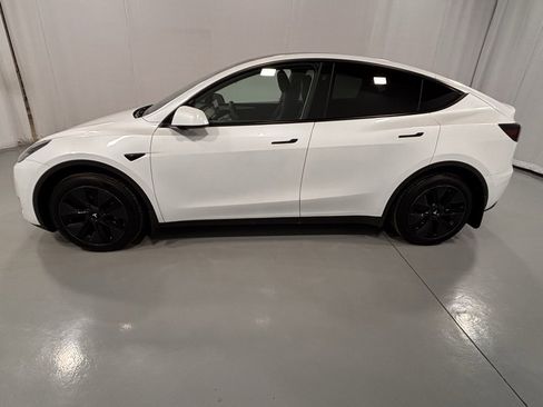 Used 2024 Tesla Model Y Long Range image 9