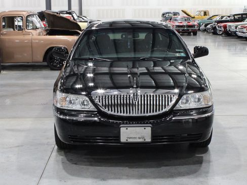 Used 2006 Lincoln Town Car Signature Limited RWD image 19