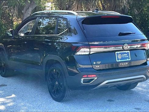 Certified 2025 Volkswagen Taos SE w/ Panoramic Sunroof Package image 7