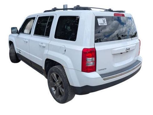 Used 2014 Jeep Patriot Latitude w/ Freedom Edition Package FWD image 3