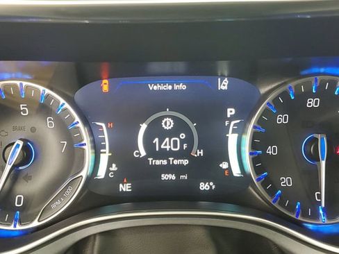 Used 2025 Chrysler Pacifica Limited FWD image 26
