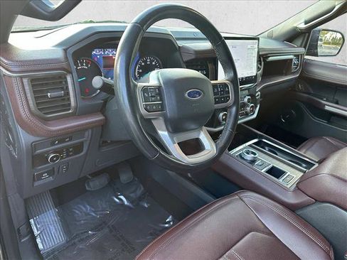Used 2024 Ford Expedition Limited image 10