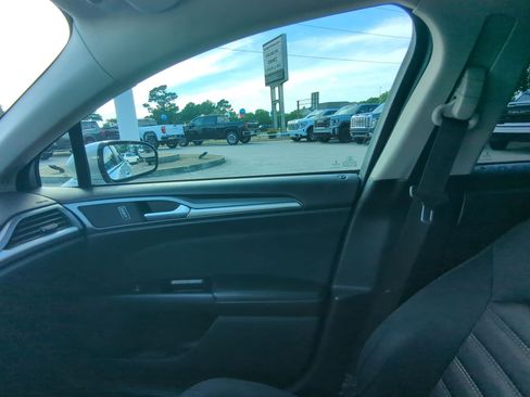Used 2014 Ford Fusion SE FWD image 13