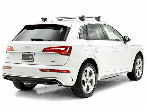 Certified 2025 Audi Q5 2.0T Premium Plus w/ Premium Plus Package image 3