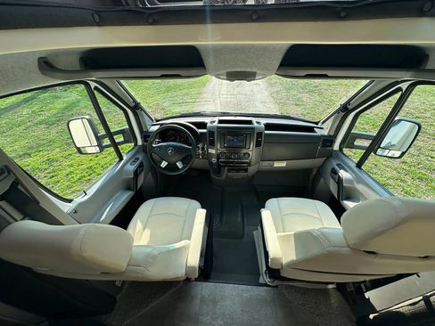 Used 2014 Mercedes-Benz Sprinter 3500 image 46