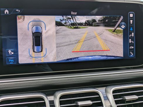 Used 2024 Mercedes-Benz GLS 580 4MATIC image 29