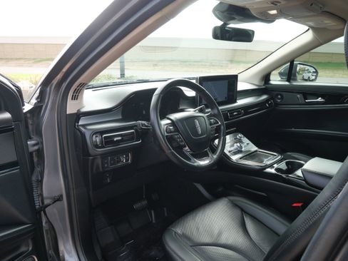 Used 2022 Lincoln Nautilus Reserve w/ Equipment Group 201A image 18